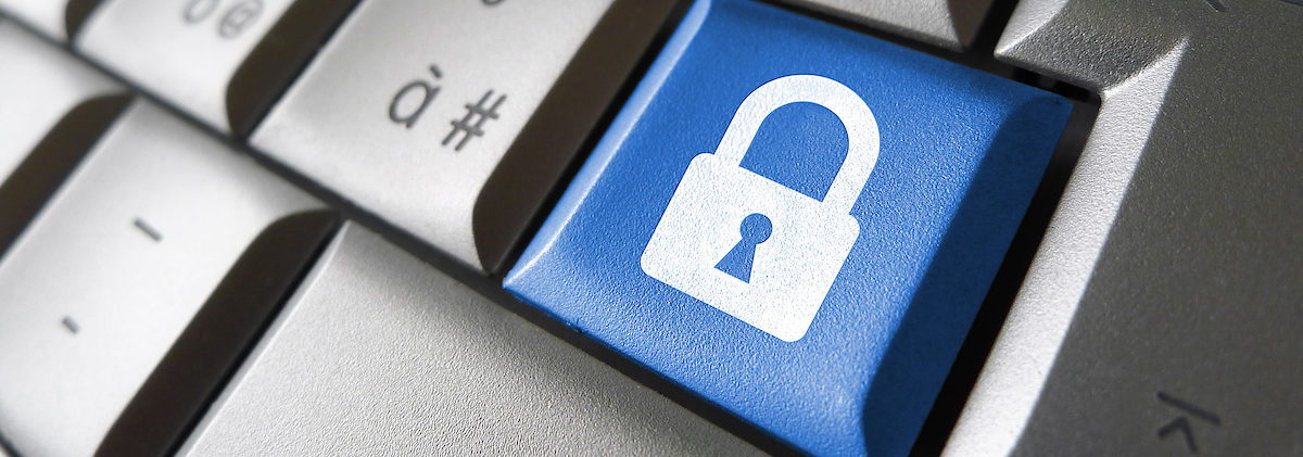 Internet, web and computer data security concept with padlock icon and symbol on a blue laptop key for website and online business. Schlagwort(e): computer, data, security, protection, lock, digital, padlock, icon, symbol, technology, secure, password, access, laptop, key, business, internet, safety, web, mobile, online, concept, network, firewall, login, spyware, antivirus, transfer, hacker, virus, code, service, cloud, computing, networking, email, database, data protection, privacy, information, website, background