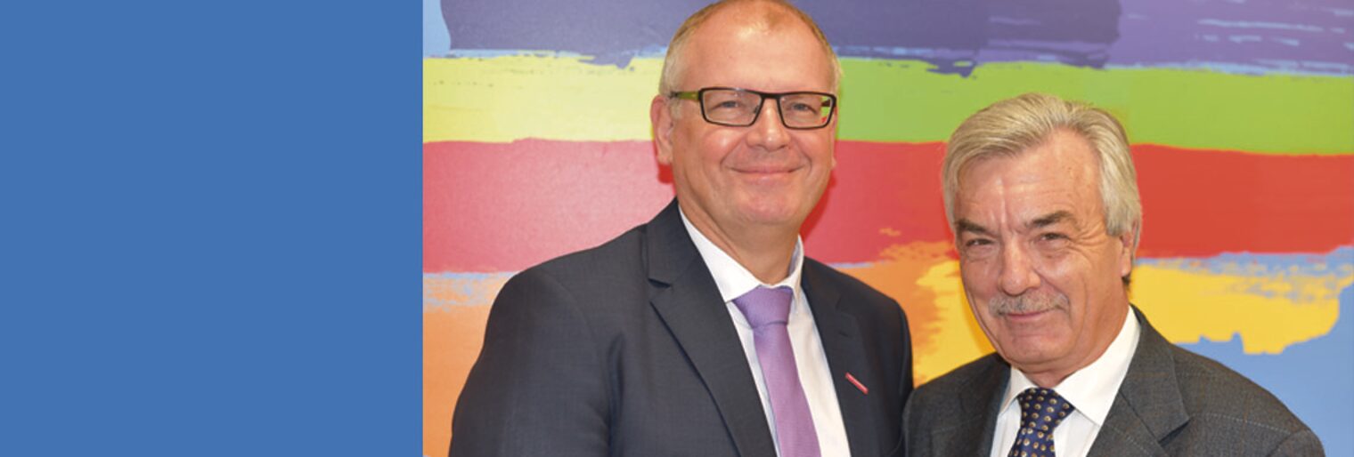 Wechsel an der Kammerspitze: Ludwig Paul (links) übernimmt zum 1. Dezember 2017 das Amt des Hauptgeschäftsführers der Handwerkskammer für Unterfranken von Rolf Lauer (rechts). Wechsel an der Kammerspitze: Ludwig Paul (links) übernimmt zum 1. Dezember 2017 das Amt des Hauptgeschäftsführers der Handwerkskammer für Unterfranken von Rolf Lauer (rechts).