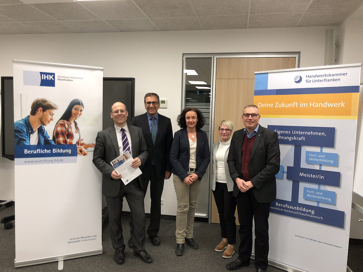 IHK Würzburg-Schweinfurt bot die Ausbildungsberatung der Handwerkskammer eine Infoveranstaltung für Studienzweifler an. IHK Würzburg-Schweinfurt bot die Ausbildungsberatung der Handwerkskammer eine Infoveranstaltung für Studienzweifler an.