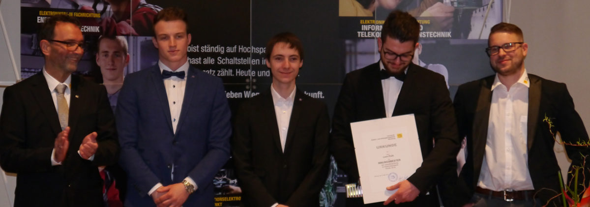 Die besten Elektroniker (v. l.): Martin Strobl, Obermeister der Elektroinnung Würzburg, Innungsdritter Andreas Moser, Innungszweiter Felix Schulze, Innungsbester Leon Polik und stellv. Obermeister Sebastin Seynstahl. Die besten Elektroniker (v. l.): Martin Strobl, Obermeister der Elektroinnung Würzburg, Innungsdritter Andreas Moser, Innungszweiter Felix Schulze, Innungsbester Leon Polik und stellv. Obermeister Sebastin Seynstahl.