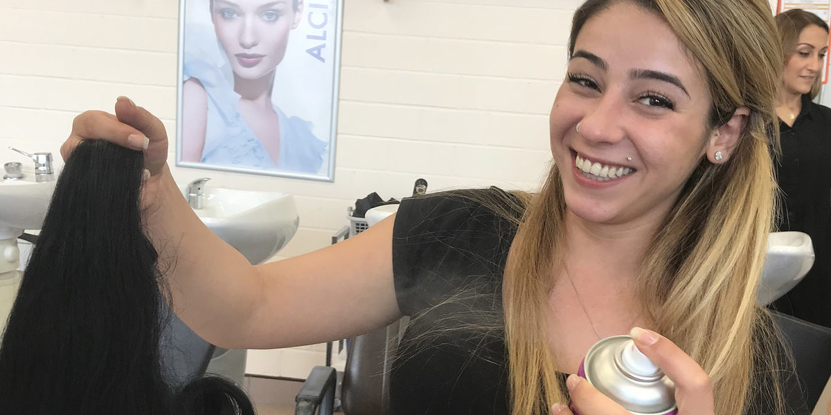 Mit viel Spaß dabei: Probe der praktischen Meisterprüfung des Teilzeitkurses der Friseure am Bildungszentrum Aschaffenburg. Mit viel Spaß dabei: Probe der praktischen Meisterprüfung des Teilzeitkurses der Friseure am Bildungszentrum Aschaffenburg.