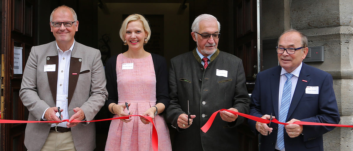 Hoffest der Handwerkskammer - Eröffnung der Ausstellung "Leidenschaft, die Spuren hinterlässt" Hoffest der Handwerkskammer - Eröffnung der Ausstellung "Leidenschaft, die Spuren hinterlässt"