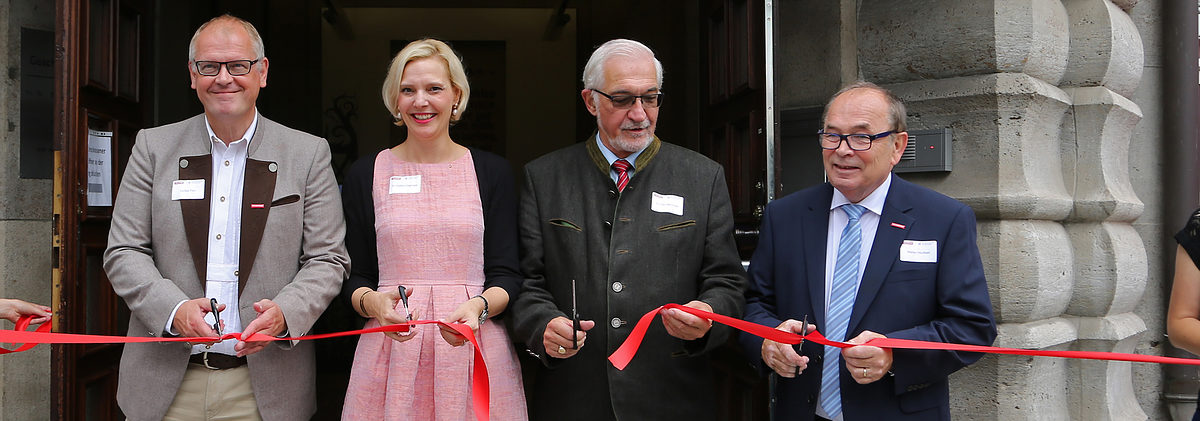 Hoffest der Handwerkskammer - Eröffnung der Ausstellung "Leidenschaft, die Spuren hinterlässt" Hoffest der Handwerkskammer - Eröffnung der Ausstellung "Leidenschaft, die Spuren hinterlässt"