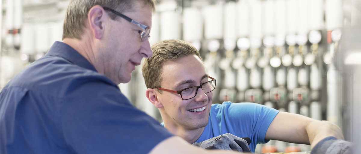 SHK Ausbildung Weiterbildung Komzet InnoGTec Schlagwort(e): Ausbildung, Auszubildende, Auszubildender, Lehrling, Werkstatt,