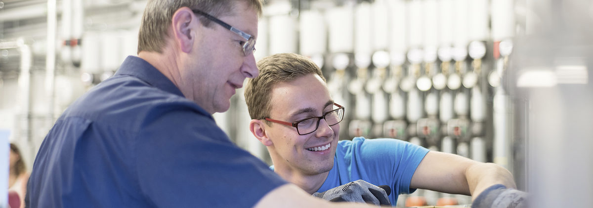 SHK Ausbildung Weiterbildung Komzet InnoGTec Schlagwort(e): Ausbildung, Auszubildende, Auszubildender, Lehrling, Werkstatt,