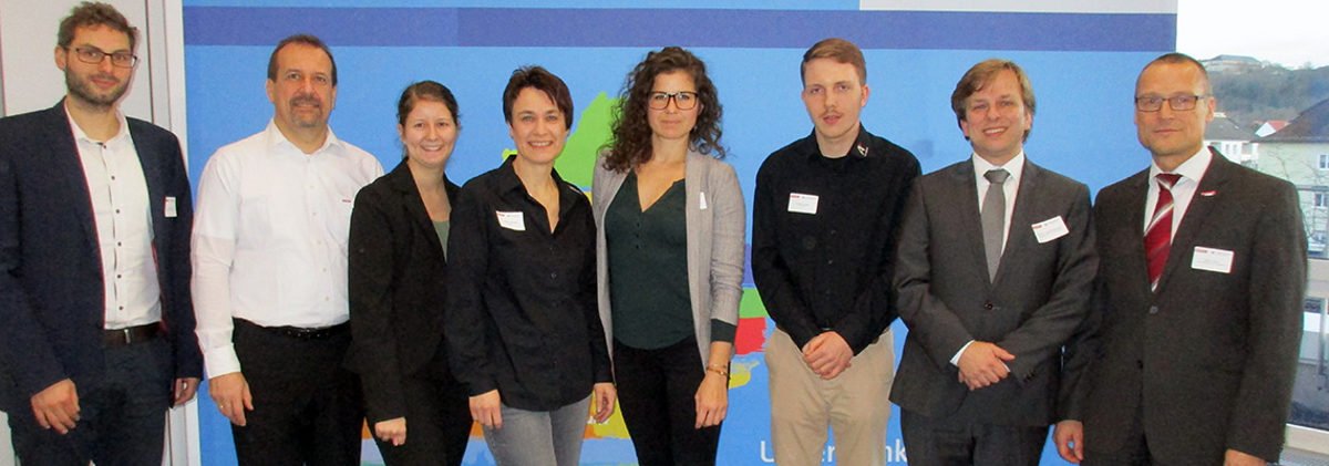 Freuen sich über den Start des Projektes "Handwerk trifft Wissenschaft": Julian Hornung (Uni Würzburg), Frank Wissel (Sage Software GmbH), Anja Langenbuch (Handwerkskammer für Unterfranken), Annette Vierheilig (A+ GmbH), Marina Schmitz (Uni Würzburg), Philipp Kunkel (A+ GmbH), Prof. Dr. Axel Winkelmann (Uni Würzburg) und Oliver Pabst (Handwerkskammer für Unterfranken) Freuen sich über den Start des Projektes "Handwerk trifft Wissenschaft": Julian Hornung (Uni Würzburg), Frank Wissel (Sage Software GmbH), Anja Langenbuch (Handwerkskammer für Unterfranken), Annette Vierheilig (A+ GmbH), Marina Schmitz (Uni Würzburg), Philipp Kunkel (A+ GmbH), Prof. Dr. Axel Winkelmann (Uni Würzburg) und Oliver Pabst (Handwerkskammer für Unterfranken)