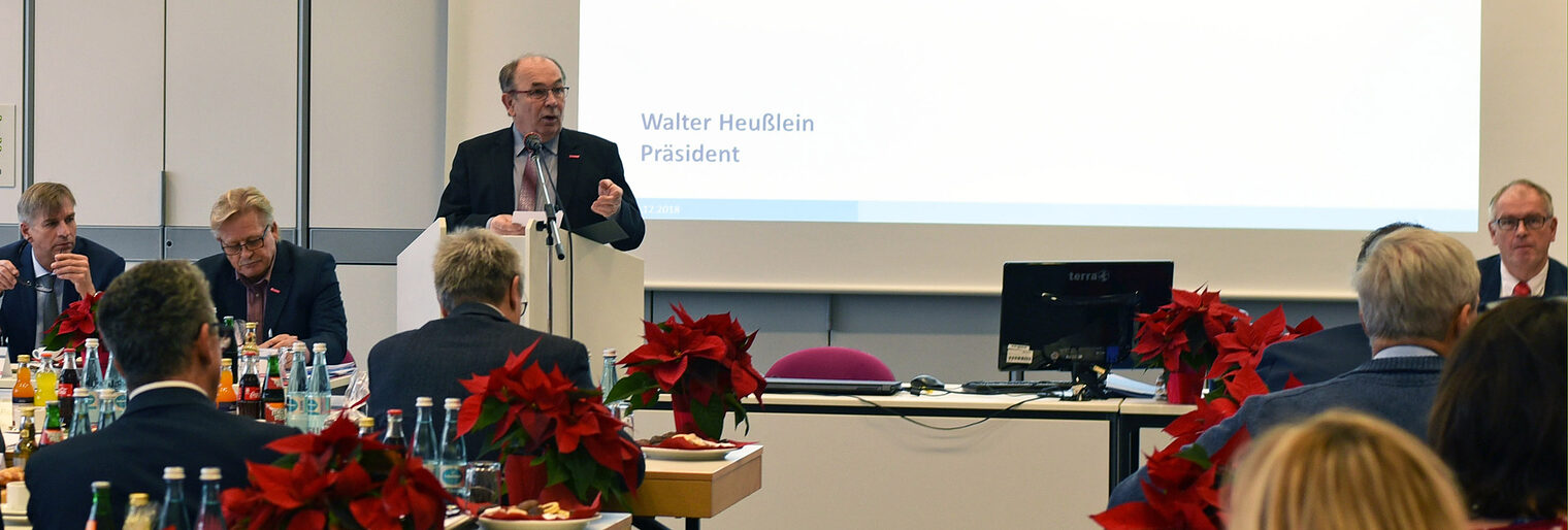 Walter Heußlein, Präsident der Handwerkskammer für Unterfranken, vor der 123. Vollversammlung in Würzburg.