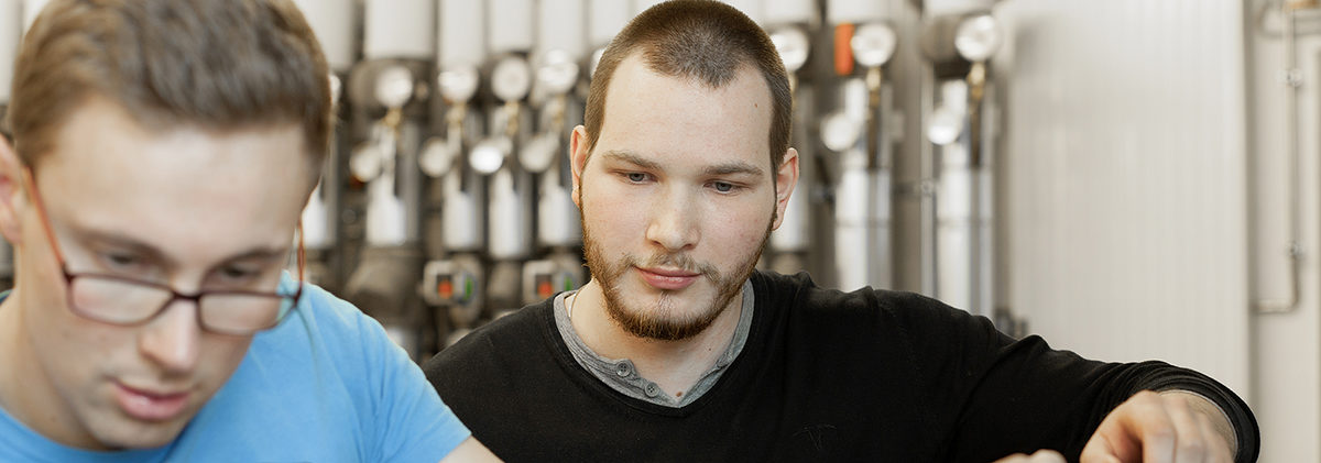SHK Ausbildung Weiterbildung Komzet InnoGTec Schlagwort(e): Ausbildung, Auszubildende, Auszubildender, Lehrling, Werkstatt,