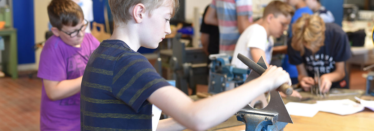 Ferienwerkstatt 2019 | Bildungszentrum Aschaffenburg | Ausbildung Ferienwerkstatt 2019 | Bildungszentrum Aschaffenburg | Handwerkskammer für Unterfranken | Ausbildung im Handwerk