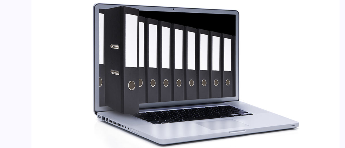 Laptop mit Aktenordnern Laptop | Akten - stock.adobe.com