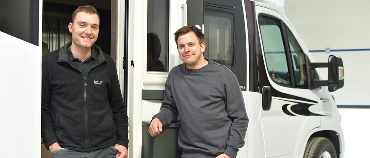 Ihr Beispiel macht Mut: Daniel Schmidt (links) und Nick Adelmann konnten dank vielseitiger Unterstützung trotz Corona-Krise ihre Werkstatt, die Campermanufaktur Würzburg, eröffnen. Ihr Beispiel macht Mut: Daniel Schmidt (links) und Nick Adelmann konnten dank vielseitiger Unterstützung trotz Corona-Krise ihre Werkstatt, die Campermanufaktur Würzburg, eröffnen.