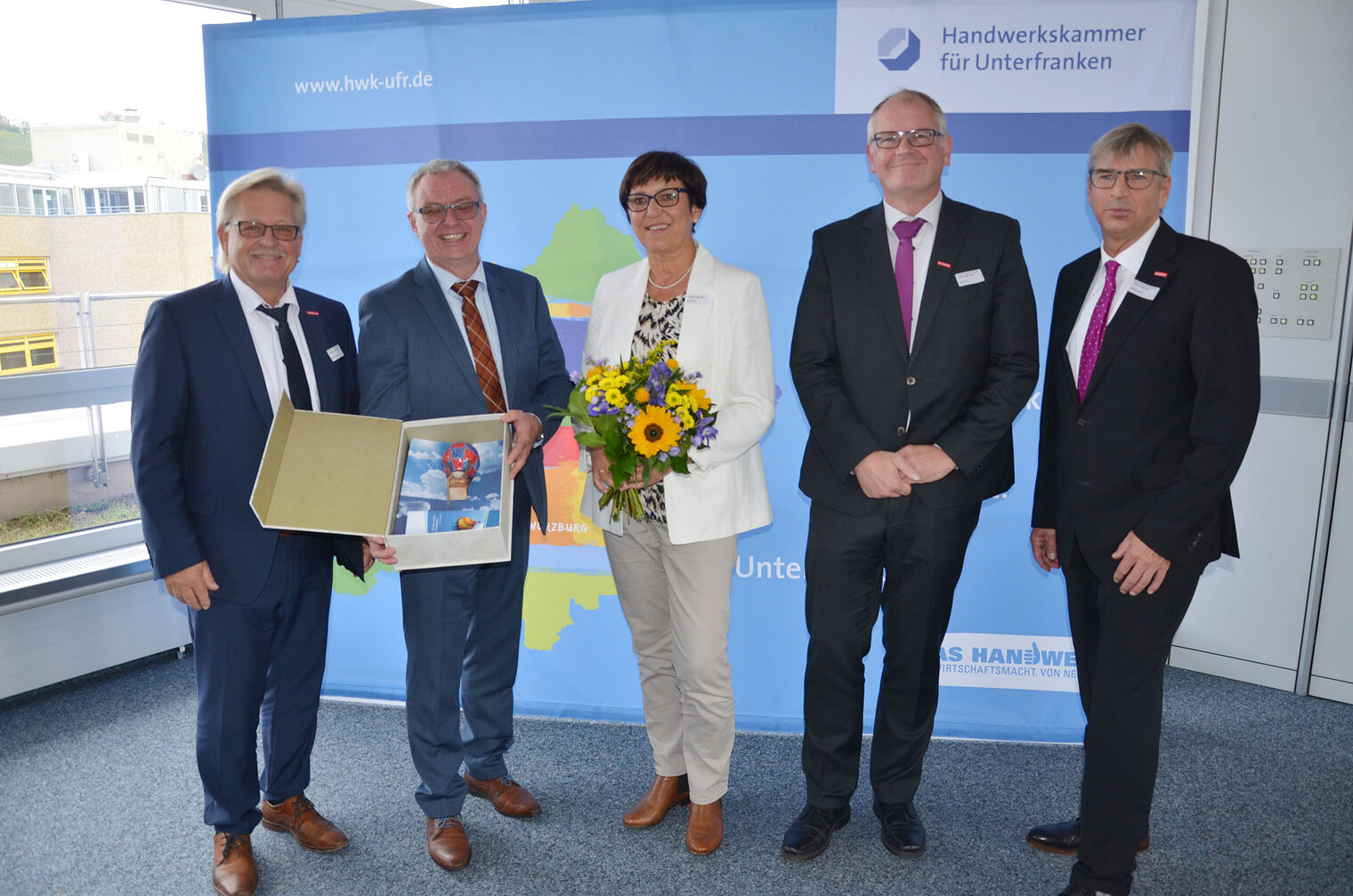 (v. l.): Dieter Ehrenfels, Vizepräsident der Handwerkskammer für Unterfranken, Frank Weth, Ulrike Weth, Ludwig Paul, Hauptgeschäftsführer der Handwerkskammer für Unterfranken, und Michael Bissert, Vizepräsident der Handwerkskammer für Unterfranken. (v. l.): Dieter Ehrenfels, Vizepräsident der Handwerkskammer für Unterfranken, Frank Weth, Ulrike Weth, Ludwig Paul, Hauptgeschäftsführer der Handwerkskammer für Unterfranken, und Michael Bissert, Vizepräsident der Handwerkskammer für Unterfranken.