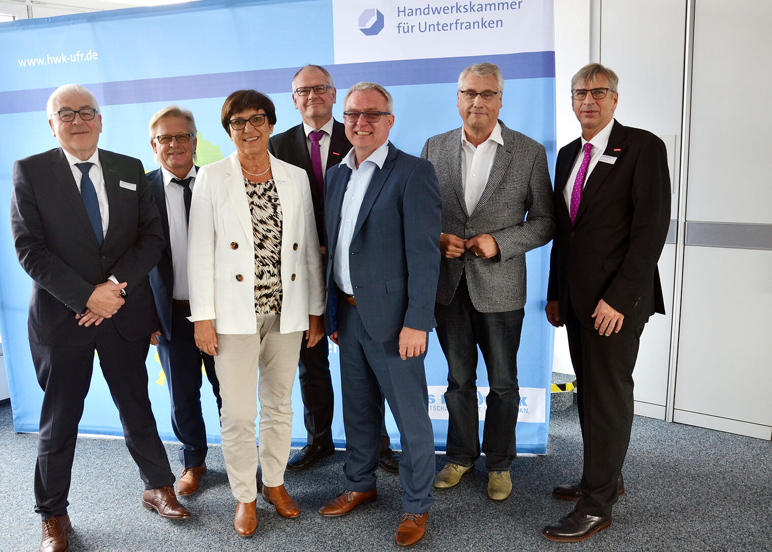 Sie feierten die offizielle Verabschiedung des stellvertretenden Hauptgeschäftsführers der Handwerkskammer für Unterfranken, Frank Weth (v. l.): Dieter Vierlbeck, stv. Hauptgeschäftsführer der Handwerkskammer für München und Oberbayern, Dieter Ehrenfels, Vizepräsident der Handwerkskammer für Unterfranken, Ulrike Weth, Ludwig Paul, Hauptgeschäftsführer der Handwerkskammer für Unterfranken, Frank Weth, Prof. Dr. Friedrich Hubert Esser, Präsident des Bundesinstituts für Berufsbildung und Michael Bissert, Vizepräsident der Handwerkskammer für Unterfranken. Sie feierten die offizielle Verabschiedung des stellvertretenden Hauptgeschäftsführers der Handwerkskammer für Unterfranken, Frank Weth (v. l.): Dieter Vierlbeck, stv. Hauptgeschäftsführer der Handwerkskammer für München und Oberbayern, Dieter Ehrenfels, Vizepräsident der Handwerkskammer für Unterfranken, Ulrike Weth, Ludwig Paul, Hauptgeschäftsführer der Handwerkskammer für Unterfranken, Frank Weth, Prof. Dr. Friedrich Hubert Esser, Präsident des Bundesinstituts für Berufsbildung und Michael Bissert, Vizepräsident der Handwerkskammer für Unterfranken.