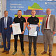 (v. l.) Michael Bissert, Präsident der Handwerkskammer für Unterfranken, Konstantin Wunder, Firma Felix Schmitt aus Höchberg, und Martin Vater, Bundessieger im Beruf Zweirradmechatroniker in der fachrichtung Fahrradtechnik, sowie Ludwig Paul, Hauptgeschäftsführer der Handwerkskammer für Unterfranken.