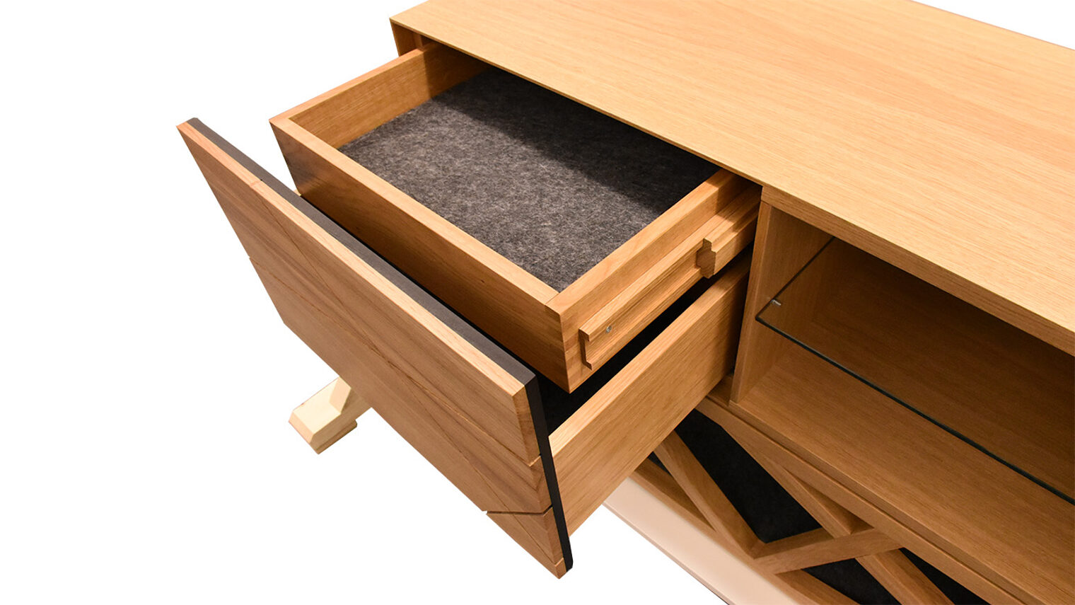 Schreinermeisterstück TV-Sideboard mit Schubfächern
