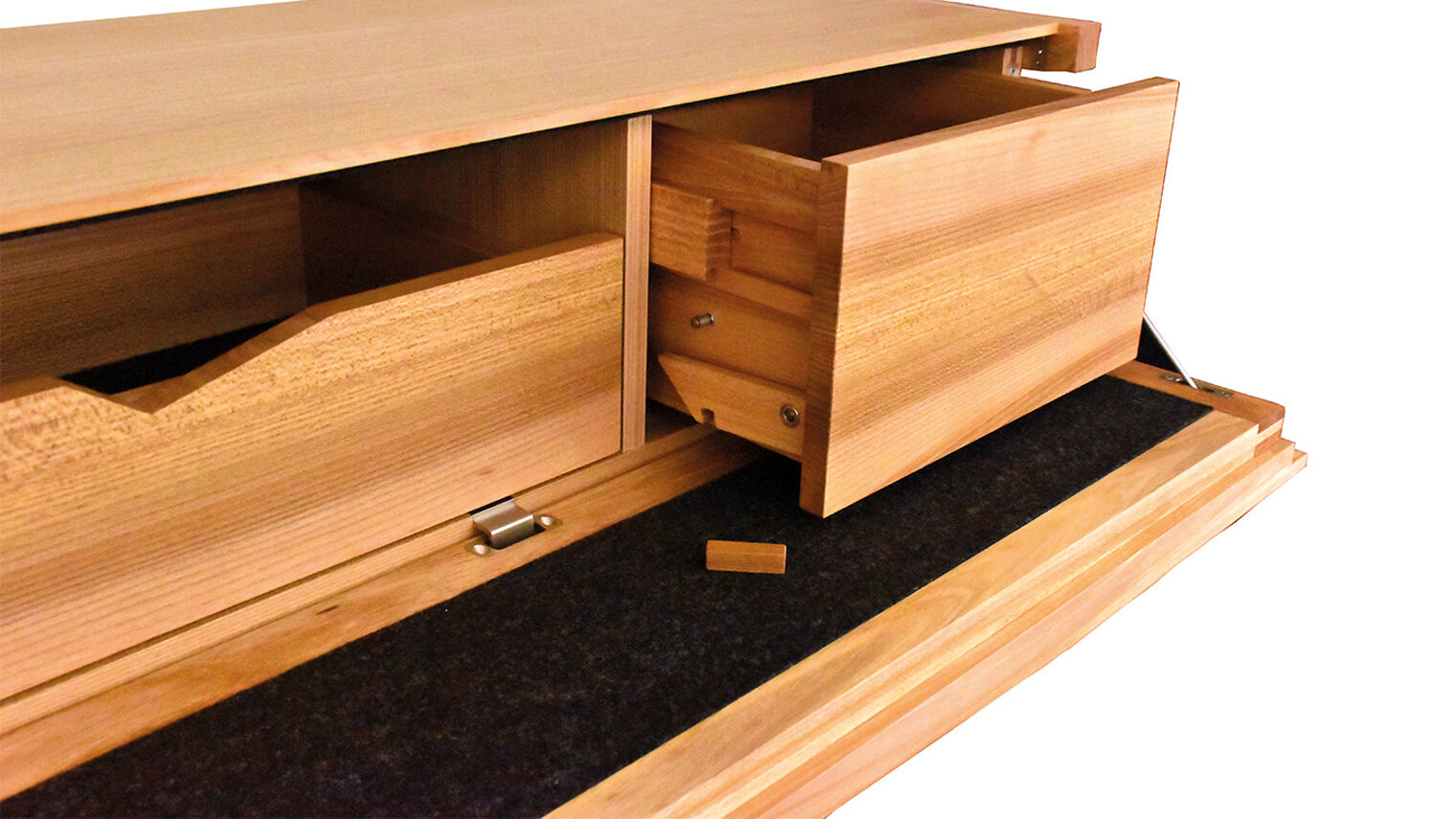 Schreinermeisterstück Detailansicht von vorne hängendes Sideboard