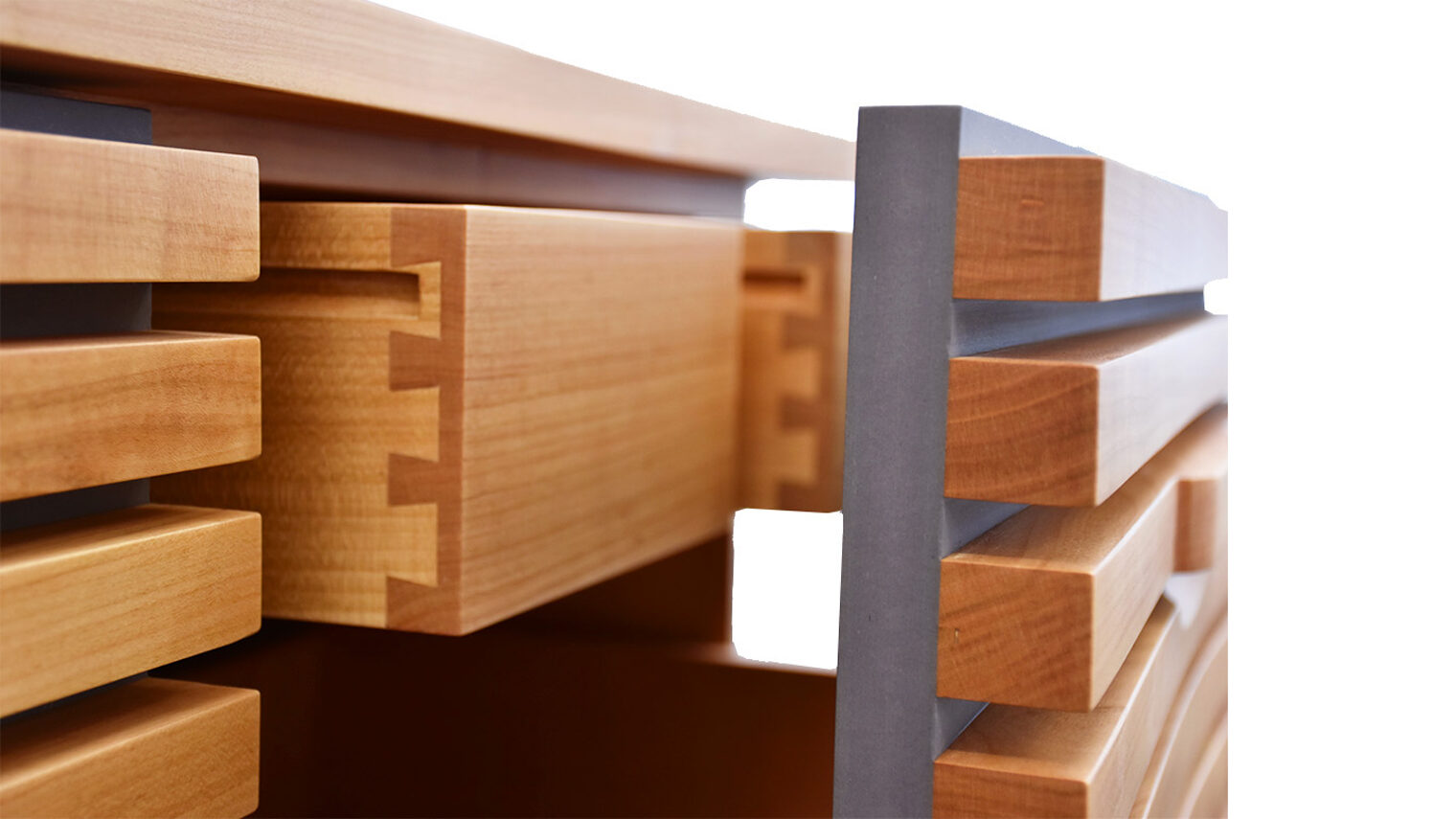 Schreinermeisterstück Hängesideboard in Leistenoptik mit Schubladen