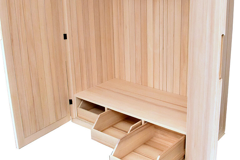 Schreinermeisterstück Gesamtansicht geöffneter Kleiderschrank