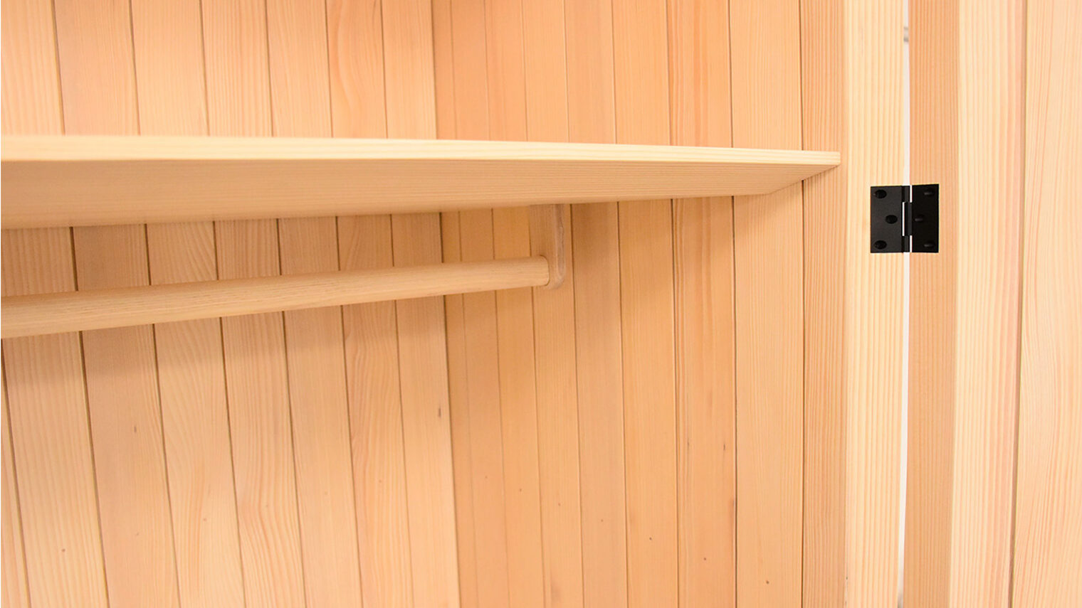 Schreinermeisterstück Kleiderschrank mit Kleiderstange
