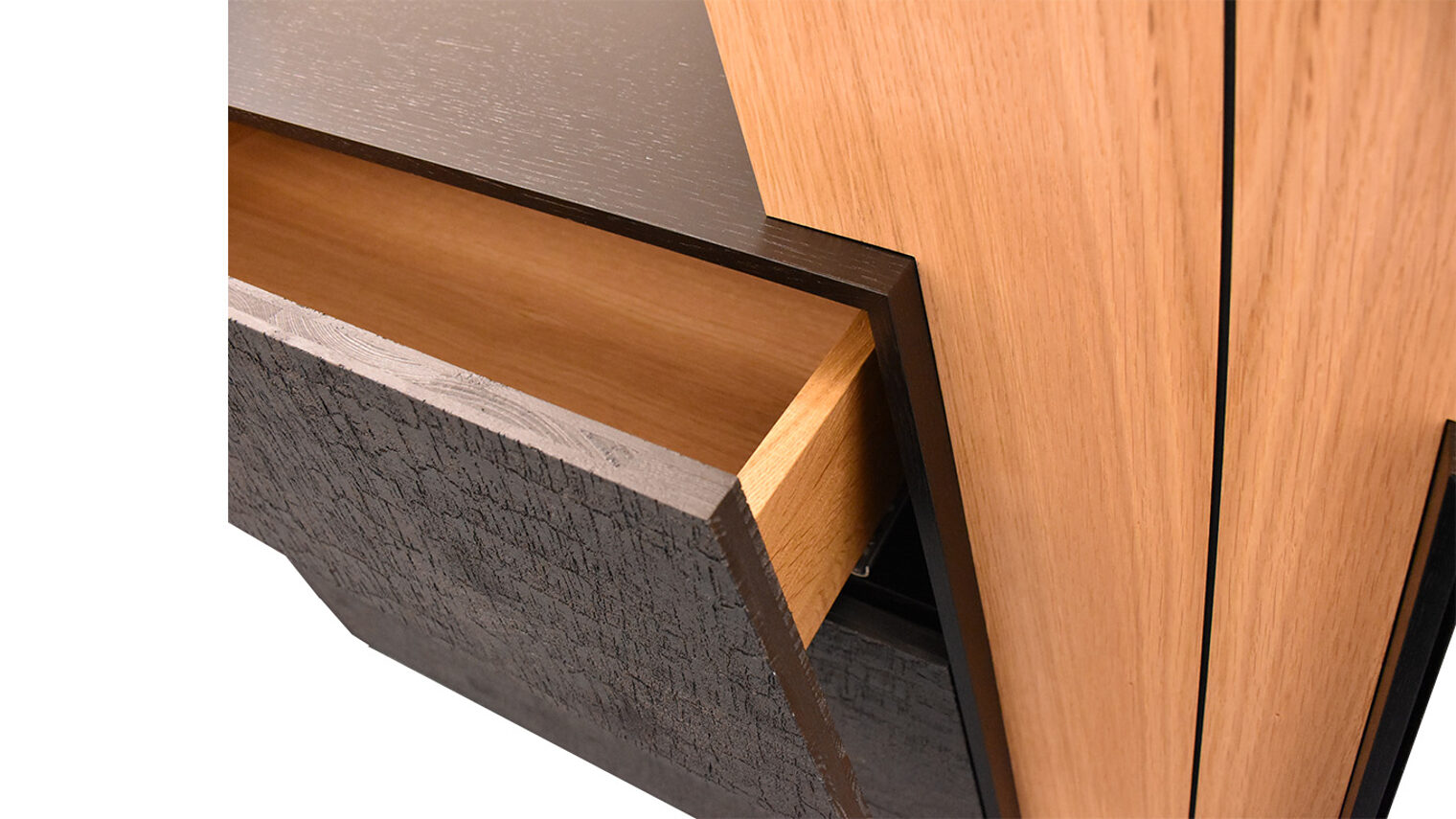 Schreinermeisterstück Detailsicht Hängekommode mit Dekokamin