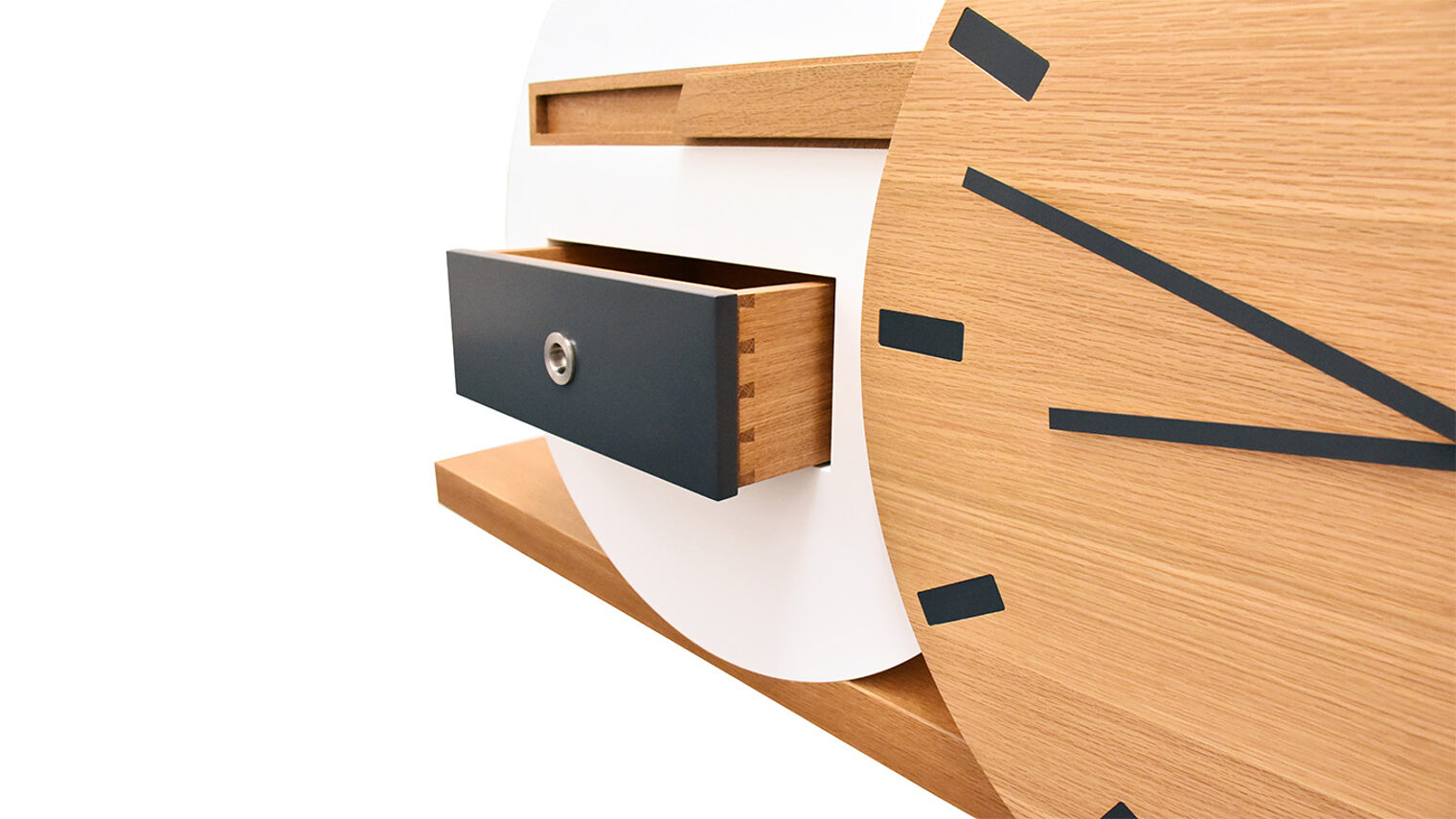 Schreinermeisterstück Hängesideboard mit Uhr und ausziehbarem Versteck