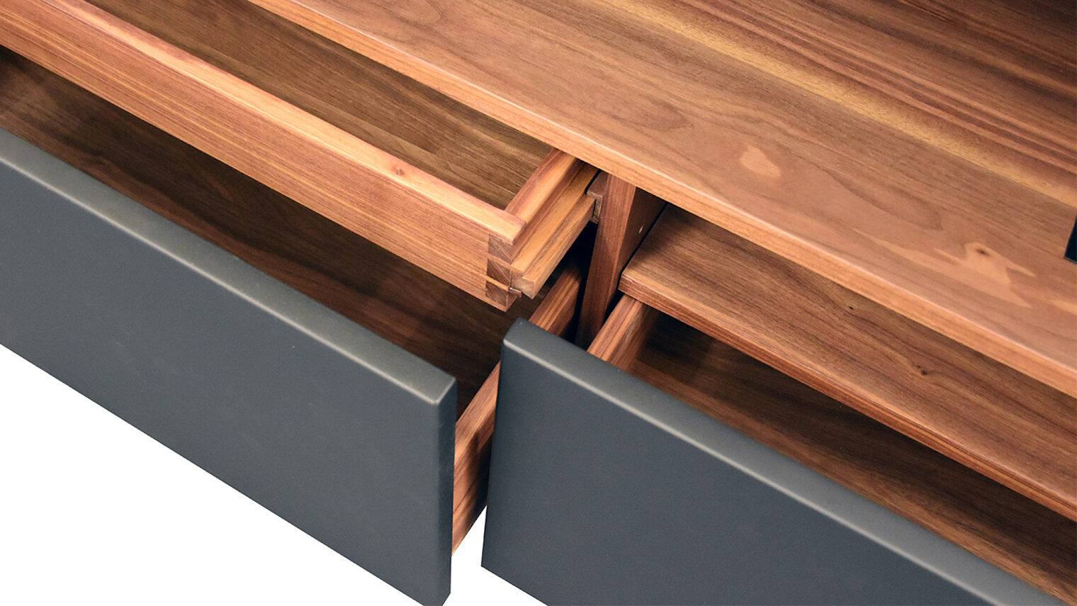 Schreinermeisterstück Detailansicht Schubladen eines TV-Sideboards
