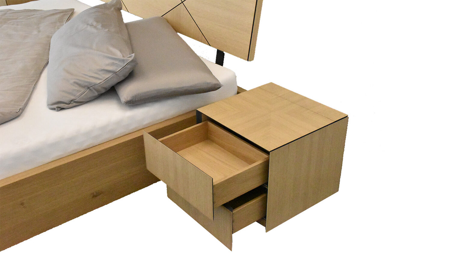Schreinermeisterstück Bett mit Nachtschränkchen