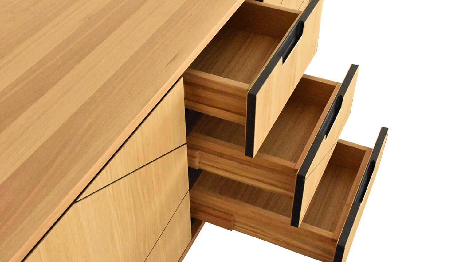 Schreinermeisterstück TV-Sideboard in Eiche mit offenen Schubladen
