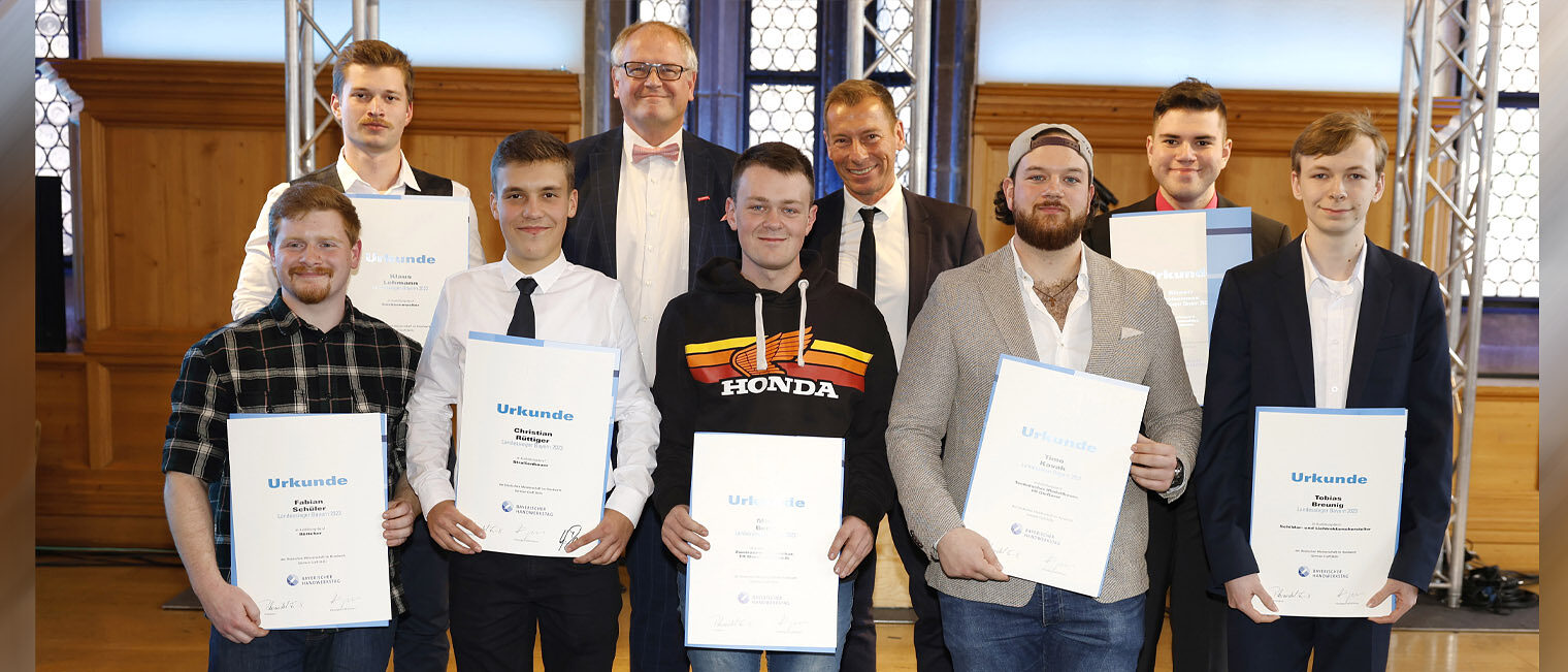 Gruppenfoto der Landessieger 2023 aus Unterfranken in der Deutschen Meisterschaft im Handwerk