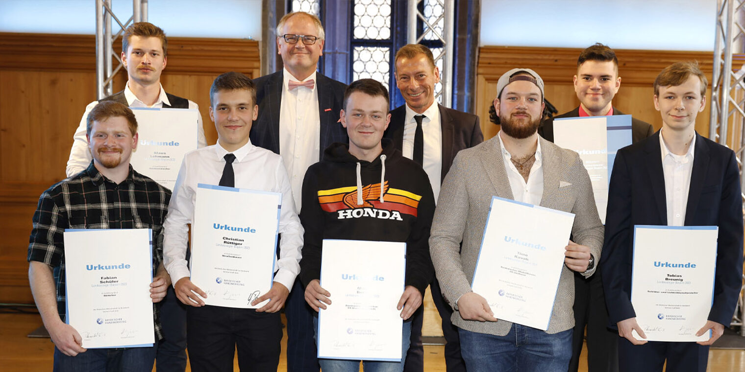 Gruppenfoto der Landessieger 2023 aus Unterfranken in der Deutschen Meisterschaft im Handwerk