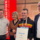Gruppenfoto mit einem Landessieger und Hauptgeschäftsführer Ludwig Paul.