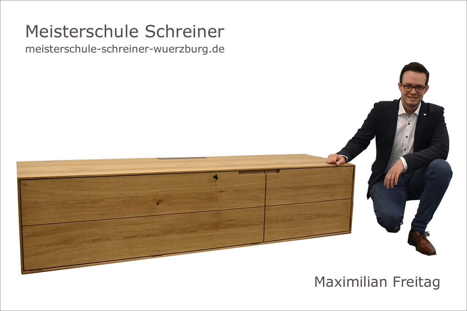 Meisterschule Schreiner Handwerkskammer für Unterfranken Porträt Maximilian Freitag mit seinem TV-Lowboard als Schreinermeisterstück