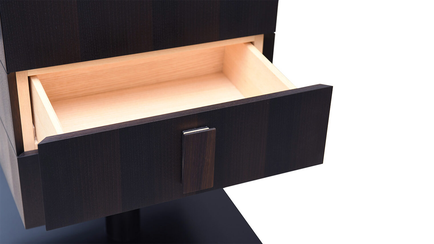 Schreinermeisterstück modernes Regal mit magnetisch geöffneter Schublade