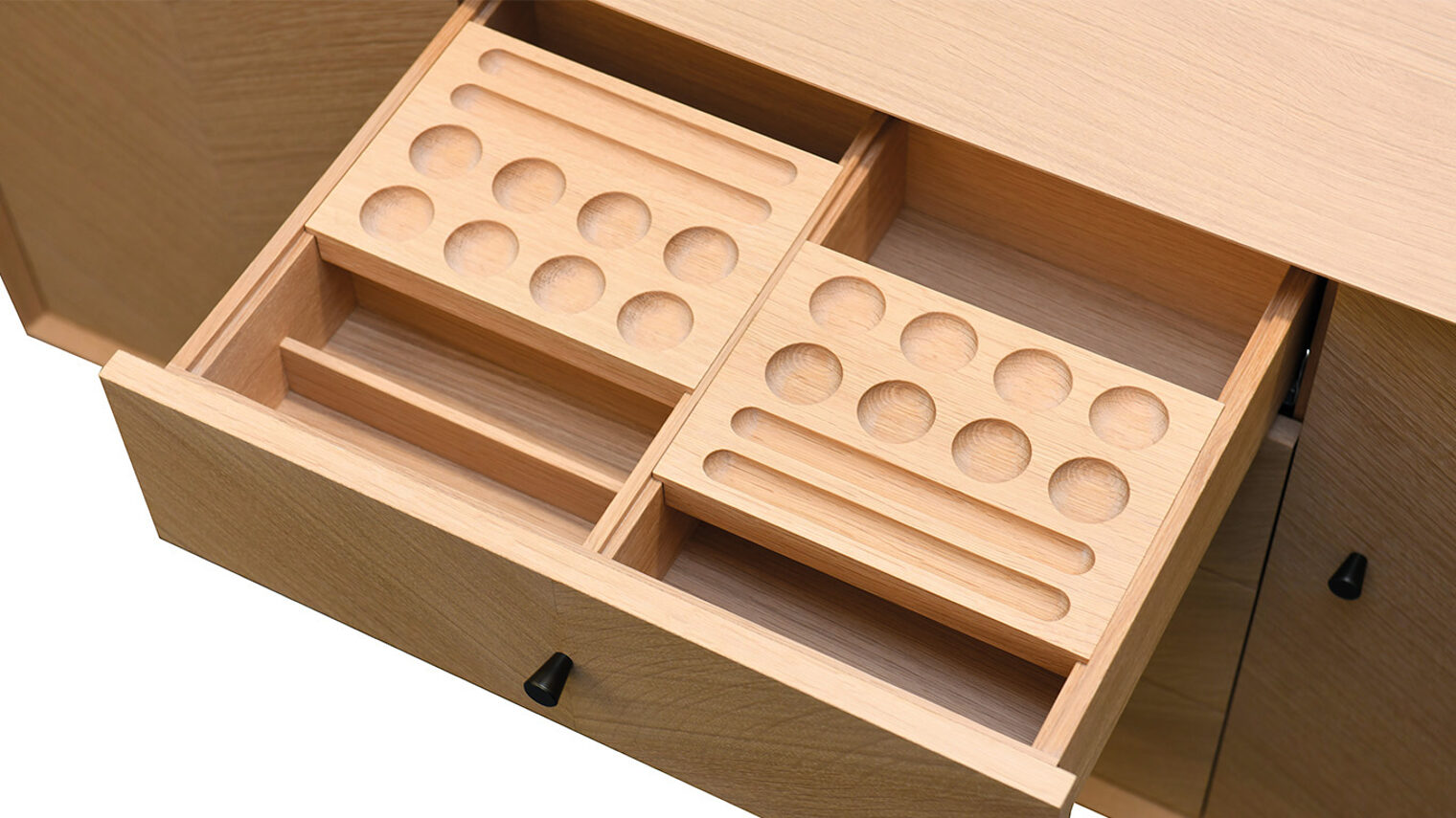 Schreinermeisterstück Schublade eines Sideboards in Eiche