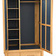 Schreinermeisterstück geöffneter Kleiderschrank