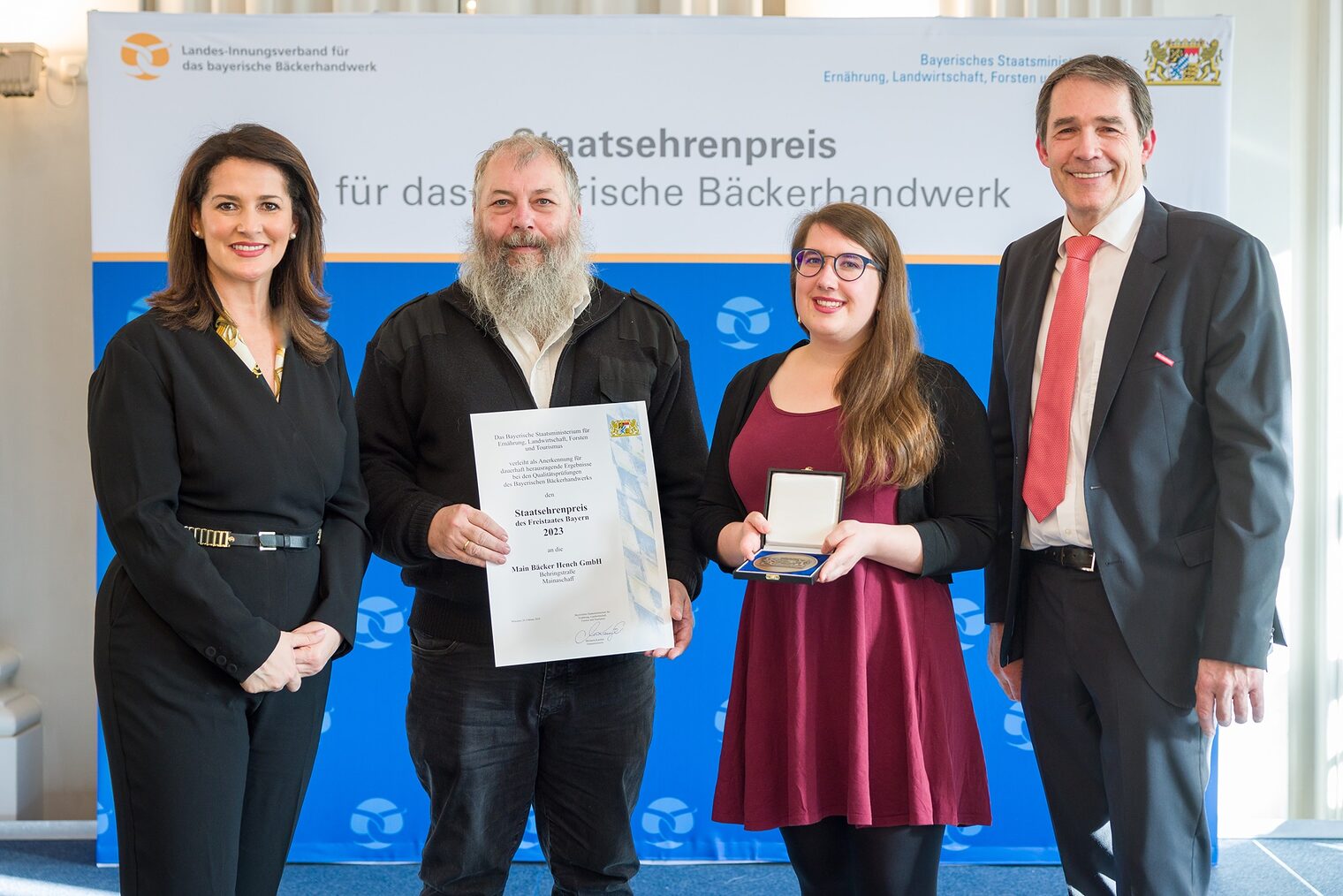 Staatsehrenpreis Bäcker 2024 - Main Bäcker Hench GmbH Staatsehrenpreis Bäcker 2024 - Main Bäcker Hench GmbH