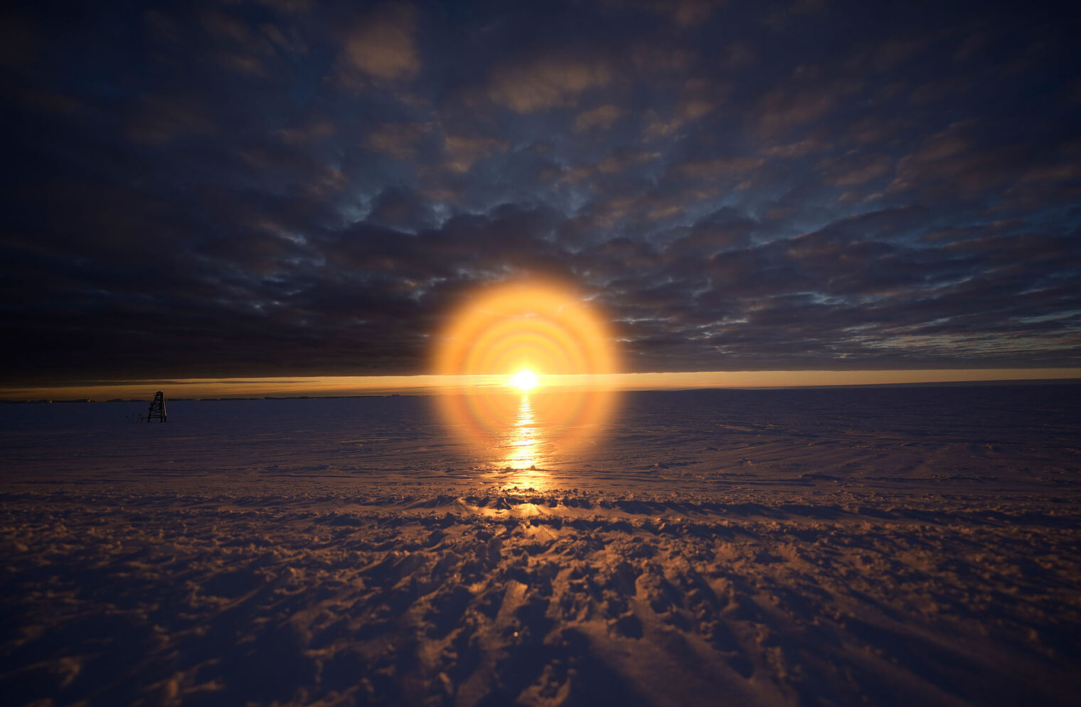 Johannes Schötz | Polarstation Neumayer III Sonnenaufgang in der Antarktis
