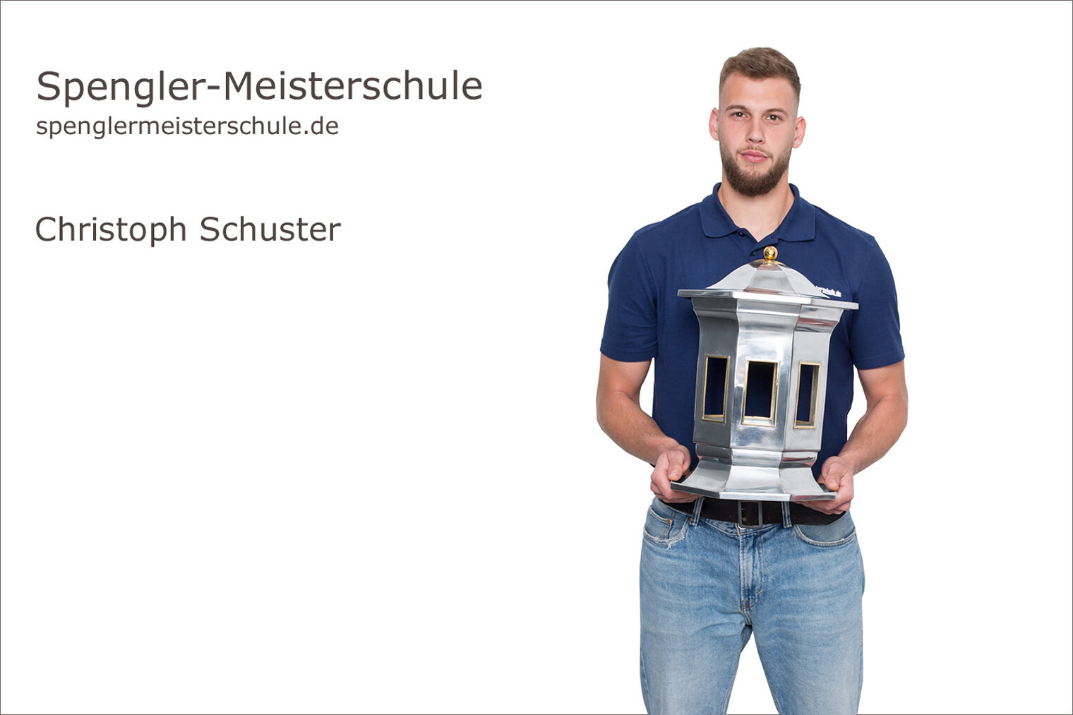 Spenglermeisterschule Würzburg - Handwerkskammer für Unterfranken Portrait Christoph Schuster mit seiner Laterne als Spenglermeisterstück