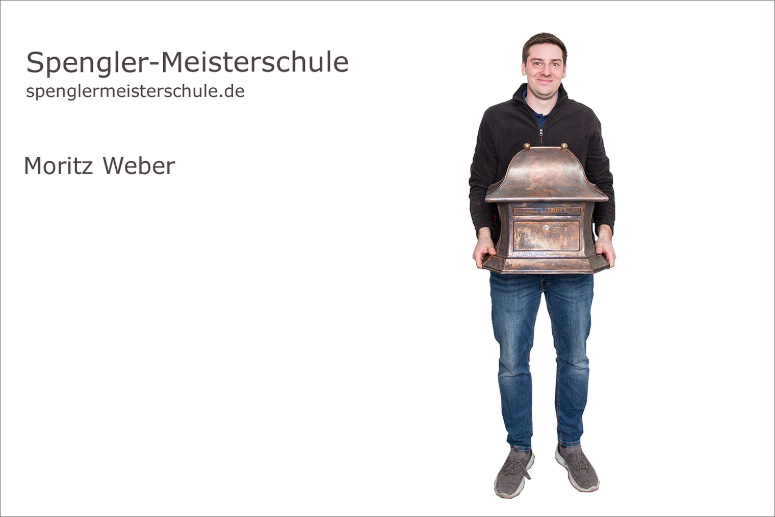 Spenglermeisterschule Würzburg - Handwerkskammer für Unterfranken Portrait Moritz Weber mit seinem Briefkasten als Spenglermeisterstück