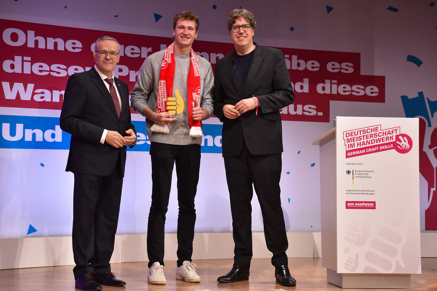 Quentin Gramm, Bundessieger Klempner Gruppenfoto auf Bühne
