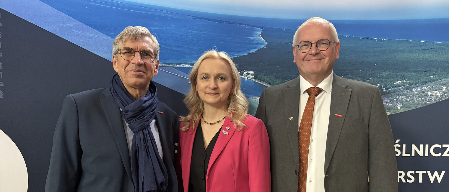Trinationales Handwerkskammer-Treffen in Danzig 2025 Gruppenfoto von drei Personen