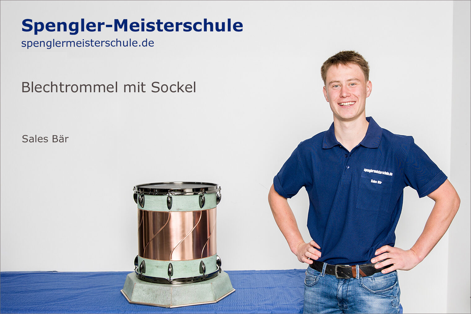 Porträt Sales Bär mit seinem Spenglermeisterstück