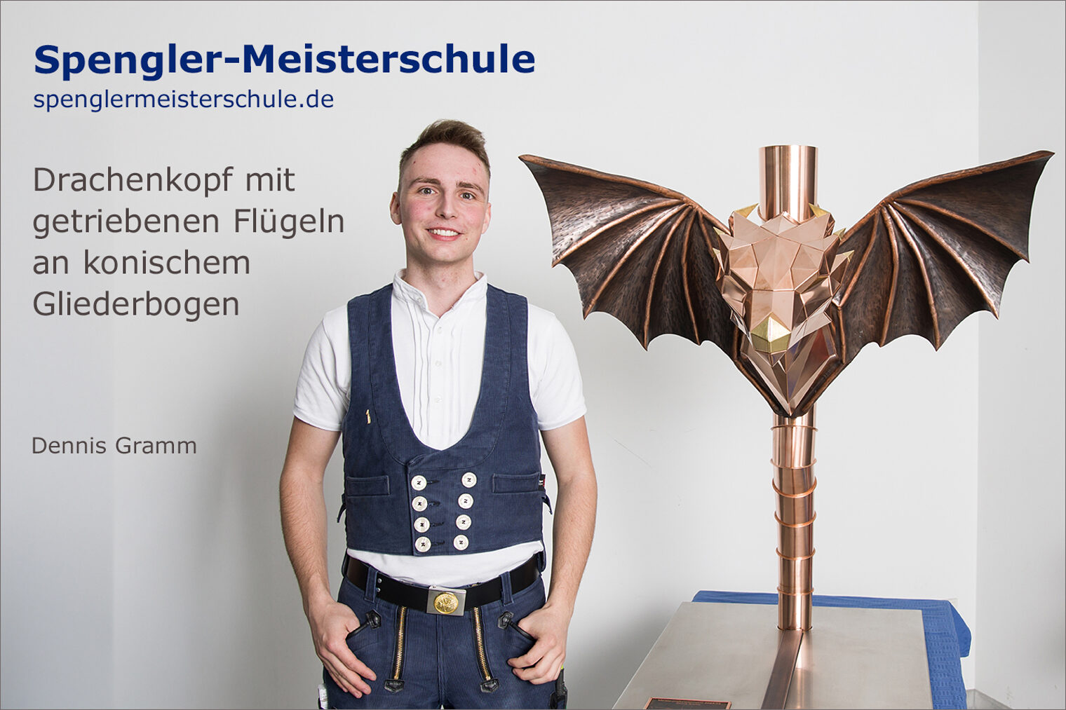 Porträt Dennis Gramm mit seinem Spenglermeisterstück