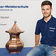 Porträt Korbinian Schneider mit seinem Spenglermeisterstück