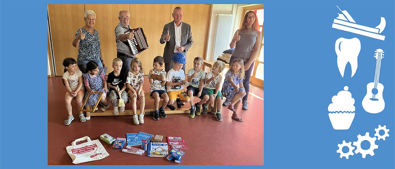 Vertreter der Kreishandwerkerschaft Main-Spessart und Bürgermeister Marktheidenfeld mit Kindern im Kindergarten Edith-Stein.
