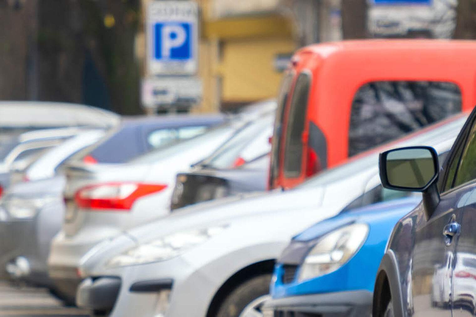 geparkte Autos in Innenstadt