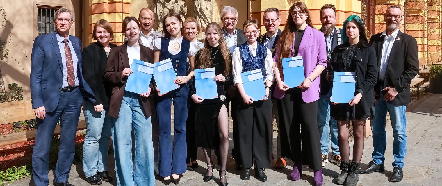 Gruppenfoto der freigesprochenen Goldschmiedegesellinnen