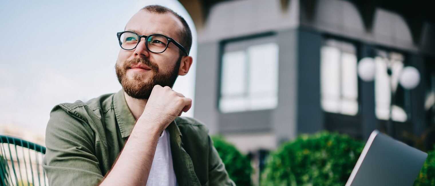Karriere im Handwerk? Mit dem Meisterkurs Teil III & IV bereiten Sie sich 100 % online auf die Prüfung vor.