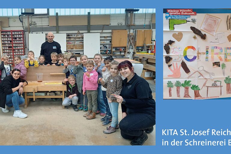 Gruppenbild mit Kindergartenkindern und Erwachsenen in einer Werkstatt einer Schreinerei