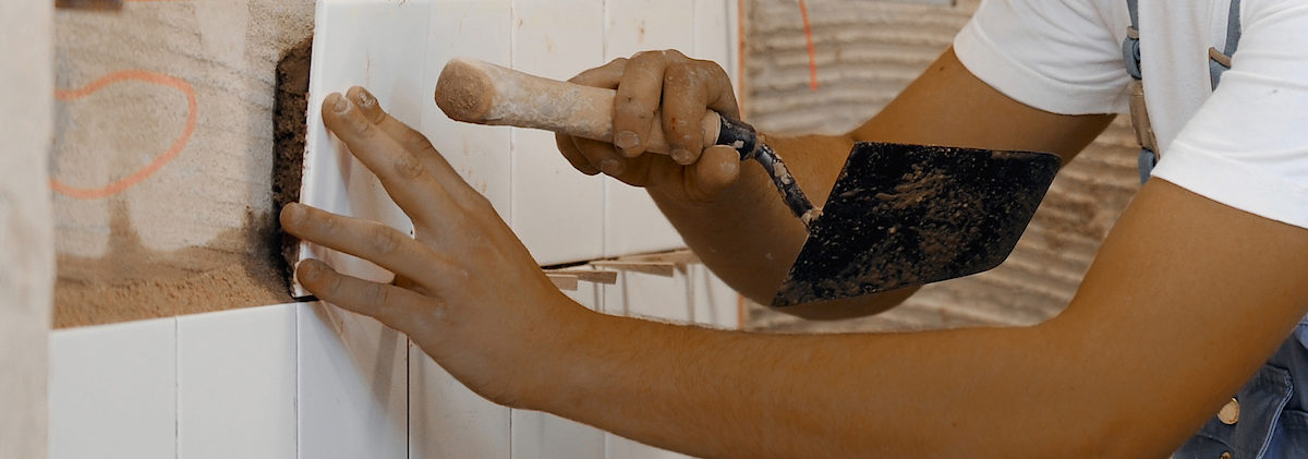 Fliesenleger_Hand_Migrationshintergrund_1140x400